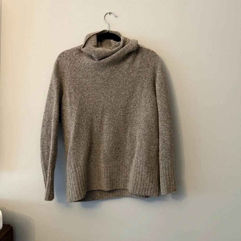 Aritzia The Group by Babaton Plutarch Turtleneck Sweater Merino Wool Yak XS - Picture 2 of 5